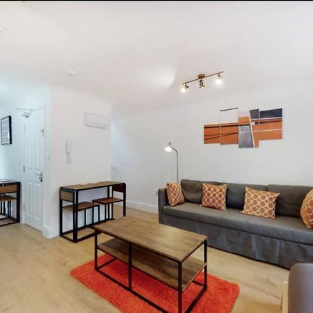 Modern Split Level 1 Bedroom Flat In Aldgate Londra Esterno foto