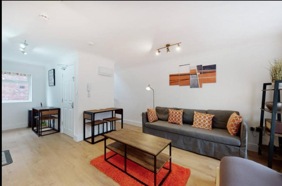 Modern Split Level 1 Bedroom Flat In Aldgate Londra Esterno foto