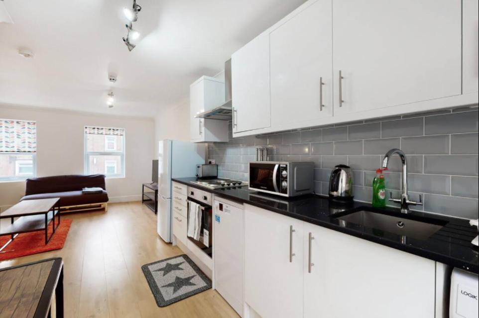 Modern Split Level 1 Bedroom Flat In Aldgate Londra Esterno foto